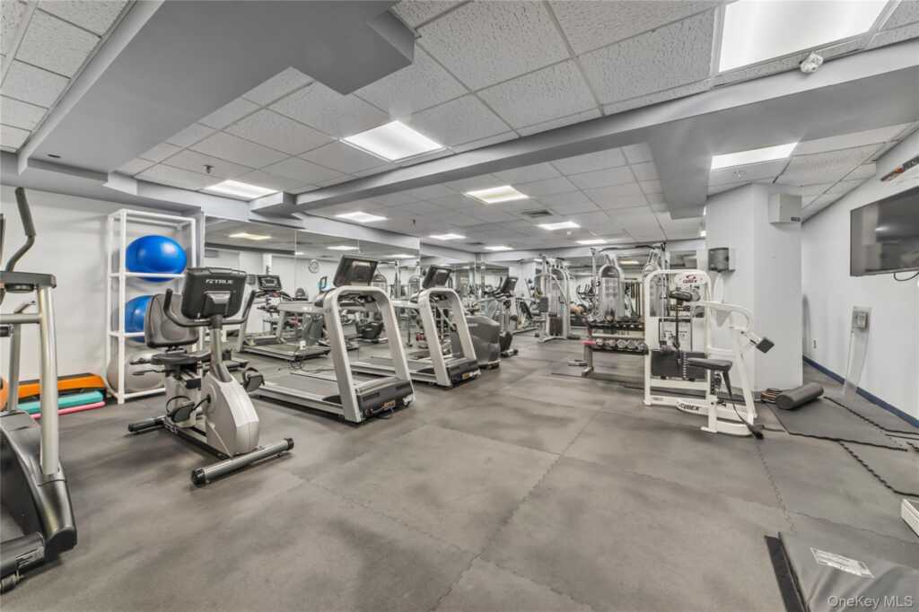 25 Rockledge Avenue, Unit #901W, White Plains, NY 10601 - Photo 32 of 33