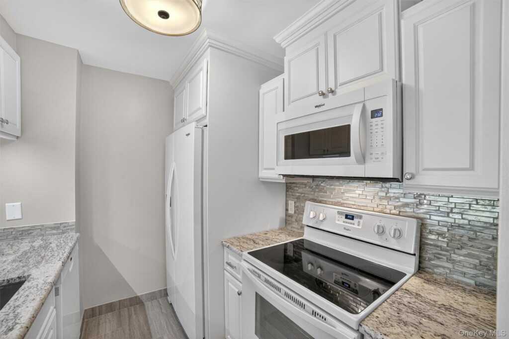 25 Rockledge Avenue, Unit #901W, White Plains, NY 10601 - Photo 6 of 33