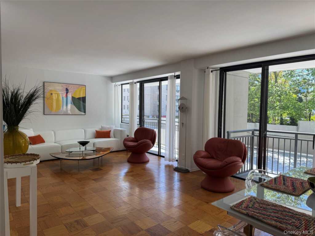 15 Stewart Place, Unit #2J, White Plains, NY 10603