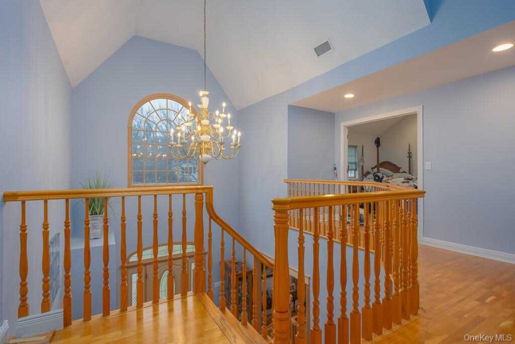 332 Middletown Road, Pearl River, NY 10965 - Photo 16 of 38