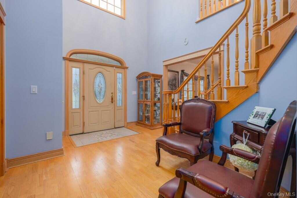 332 Middletown Road, Pearl River, NY 10965 - Photo 6 of 38