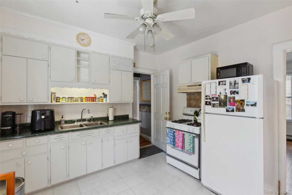 128 Hale Avenue, White Plains, NY 10605 - Photo 3 of 20