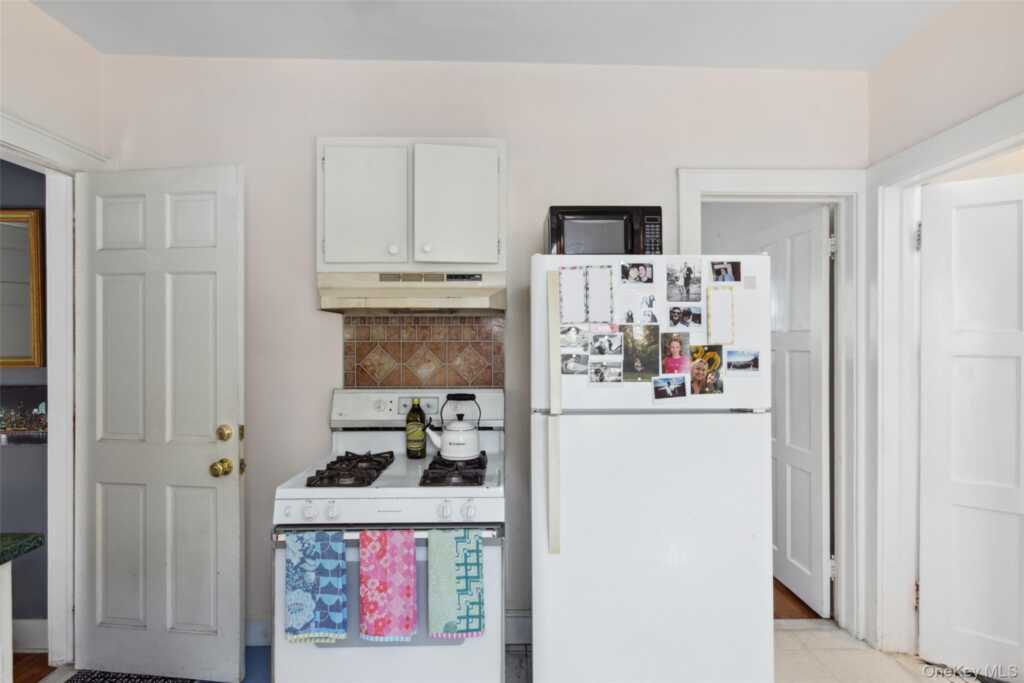128 Hale Avenue, White Plains, NY 10605 - Photo 4 of 20