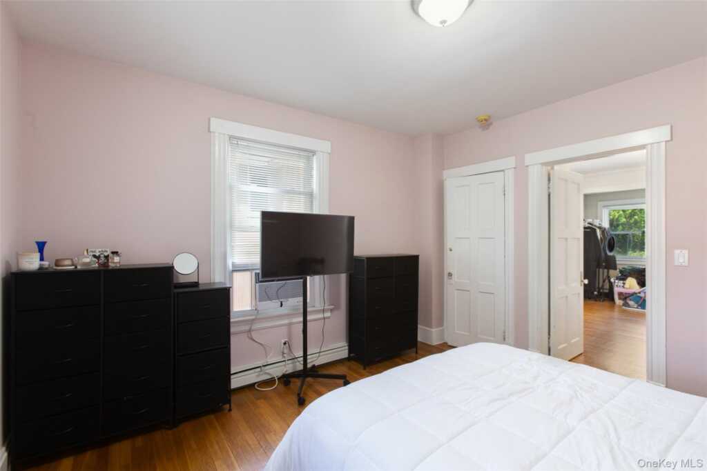128 Hale Avenue, White Plains, NY 10605 - Photo 9 of 20