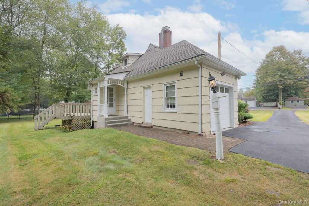 137 Blauvelt Road, Nanuet, NY 10954 - Photo 6 of 26