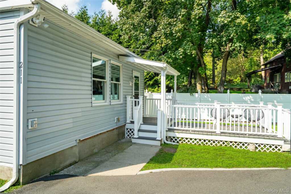 211 West Main Street, Stony Point, NY 10980 - Photo 4 of 29
