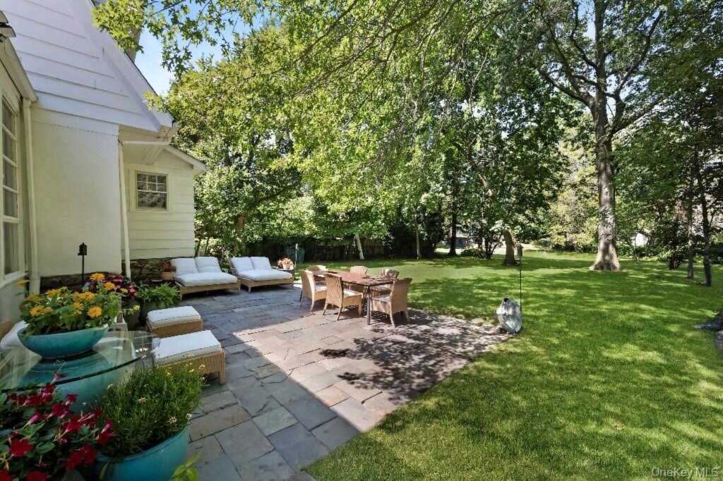60 Aberfoyle Road, New Rochelle, NY 10804 - Photo 17 of 18