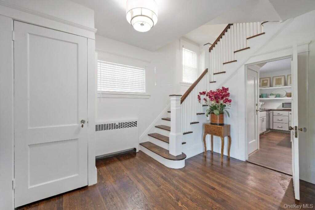 60 Aberfoyle Road, New Rochelle, NY 10804 - Photo 2 of 18
