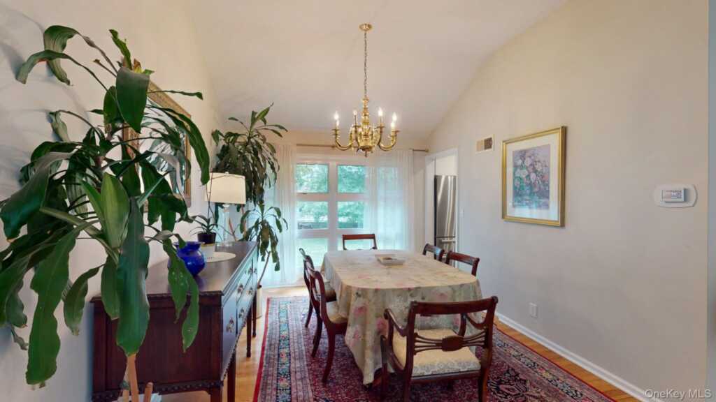 15 Iselin Drive, New Rochelle, NY 10804 - Photo 10 of 36