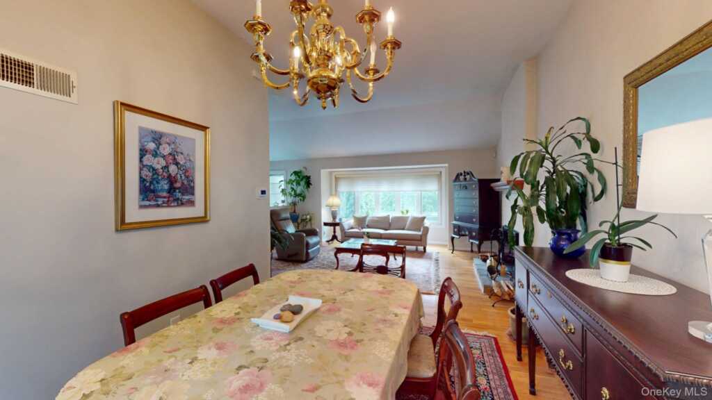 15 Iselin Drive, New Rochelle, NY 10804 - Photo 11 of 36