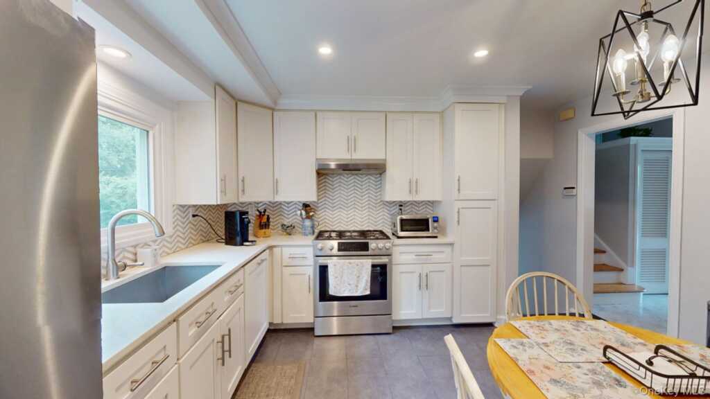 15 Iselin Drive, New Rochelle, NY 10804 - Photo 12 of 36
