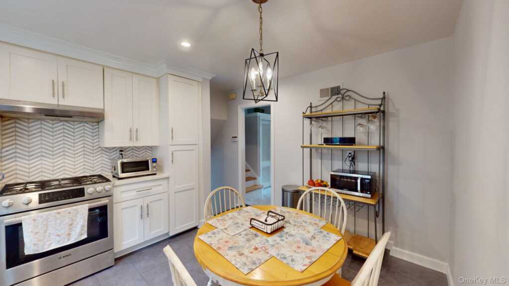15 Iselin Drive, New Rochelle, NY 10804 - Photo 13 of 36