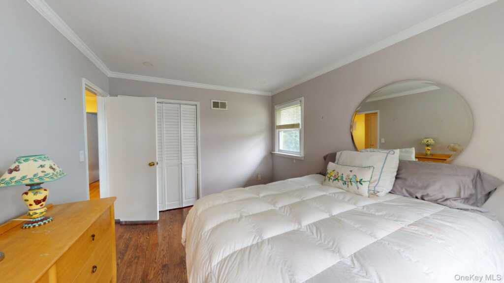 15 Iselin Drive, New Rochelle, NY 10804 - Photo 18 of 36