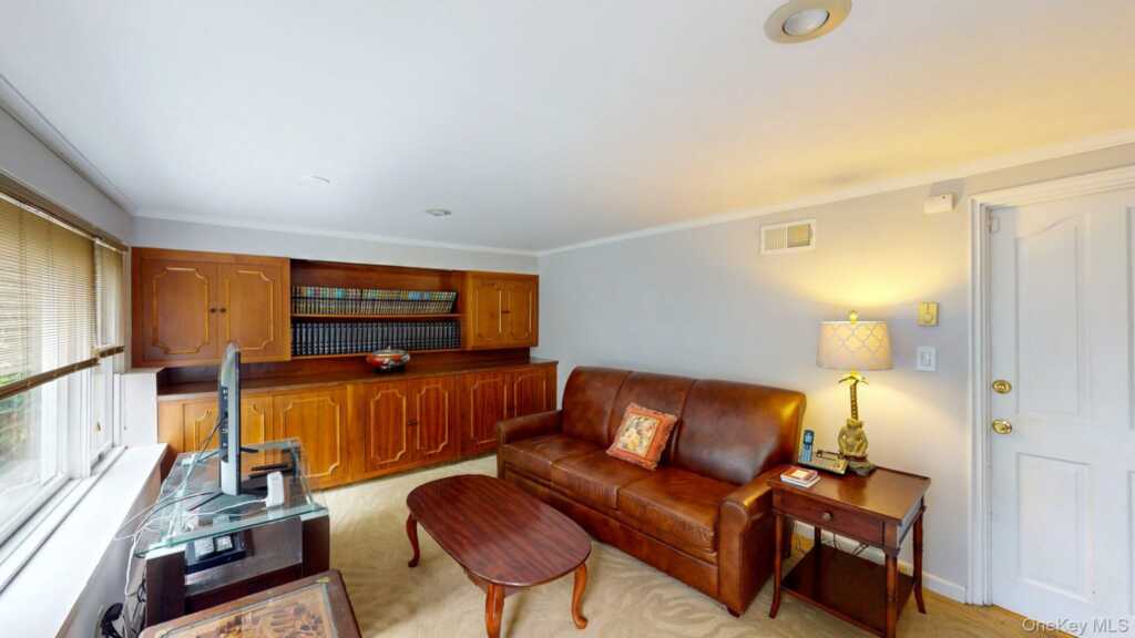 15 Iselin Drive, New Rochelle, NY 10804 - Photo 25 of 36