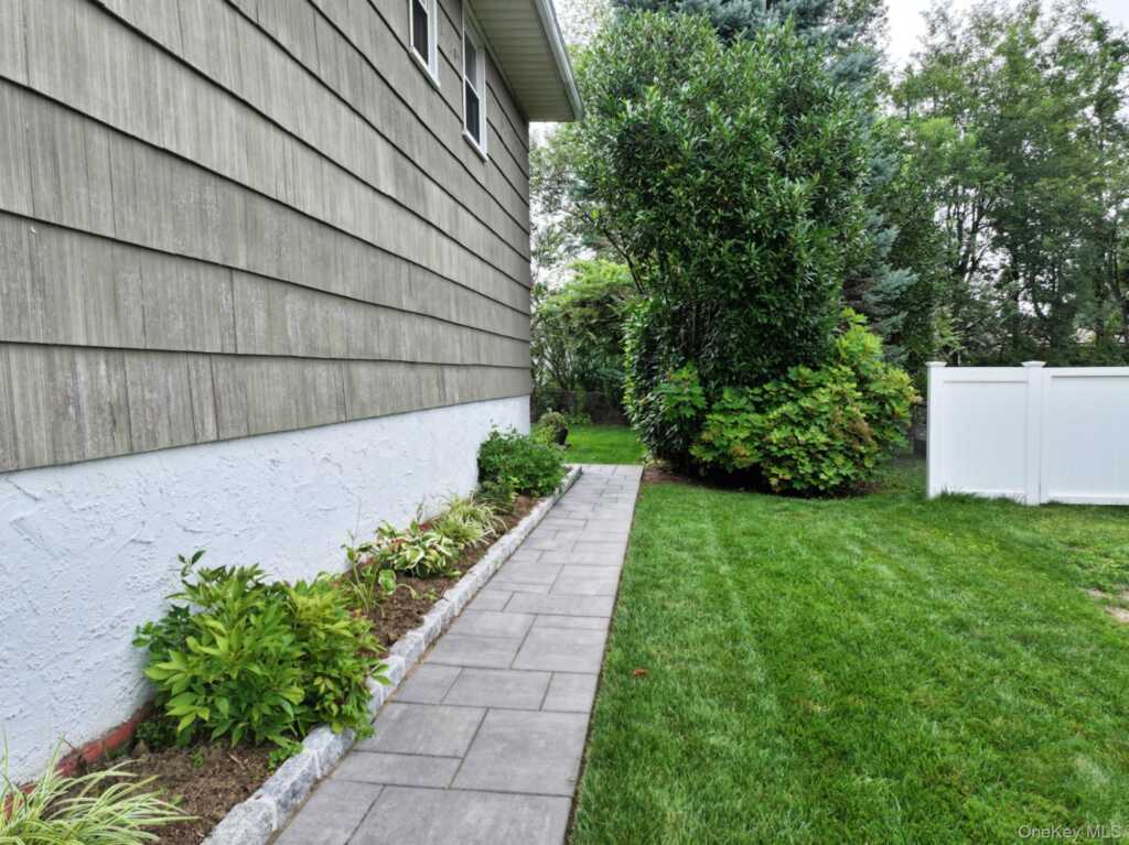 15 Iselin Drive, New Rochelle, NY 10804 - Photo 29 of 36