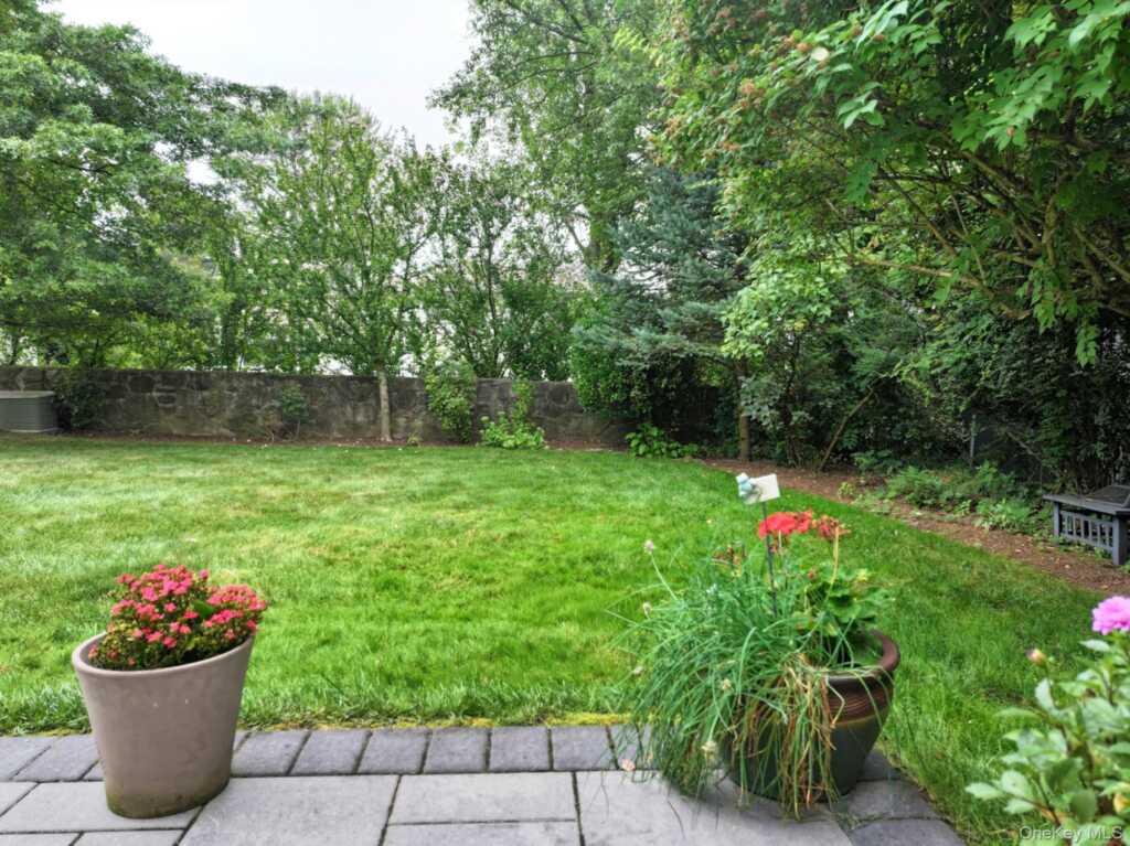 15 Iselin Drive, New Rochelle, NY 10804 - Photo 31 of 36