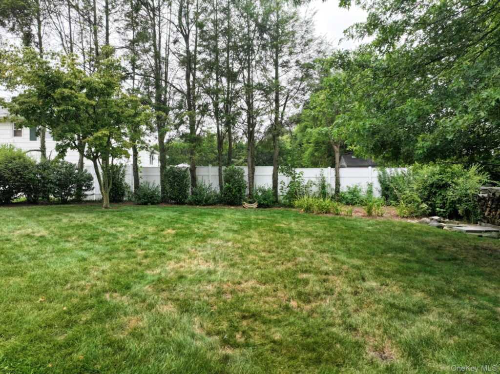 15 Iselin Drive, New Rochelle, NY 10804 - Photo 32 of 36