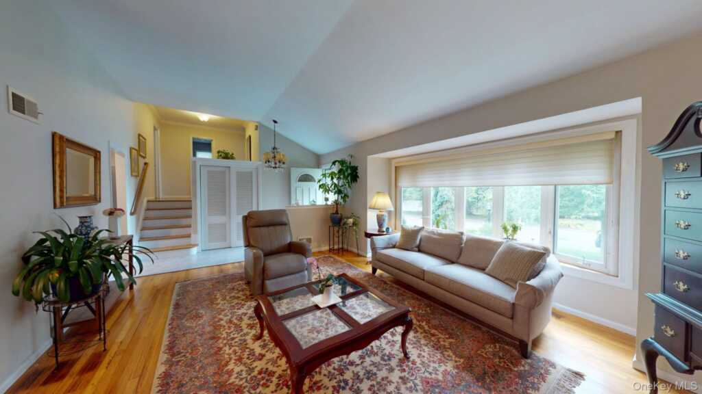 15 Iselin Drive, New Rochelle, NY 10804 - Photo 5 of 36