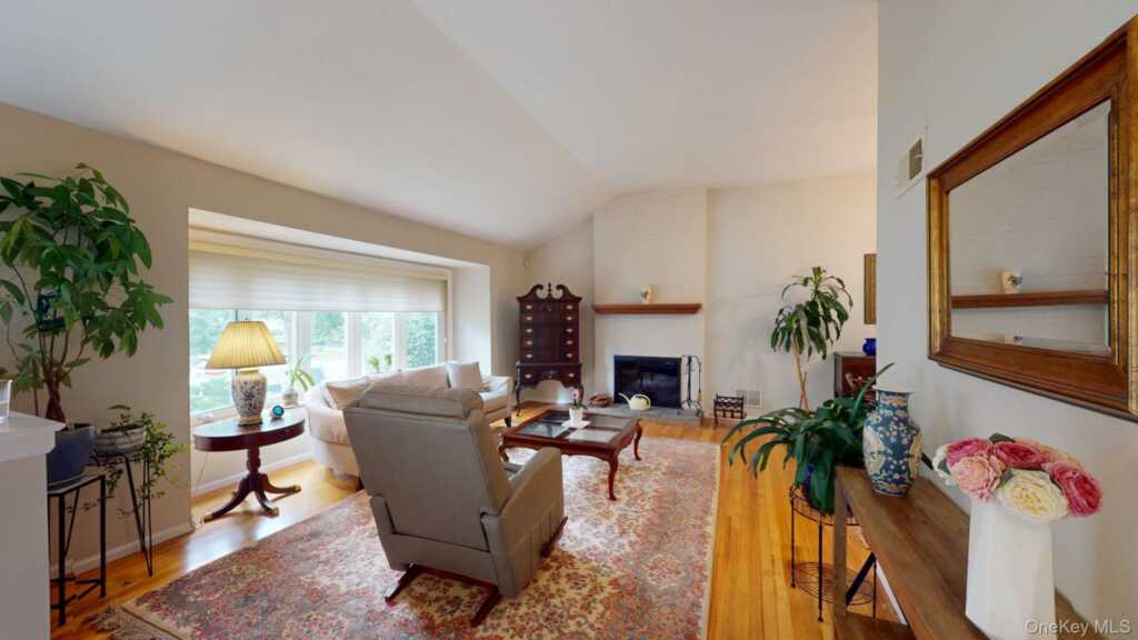 15 Iselin Drive, New Rochelle, NY 10804 - Photo 6 of 36