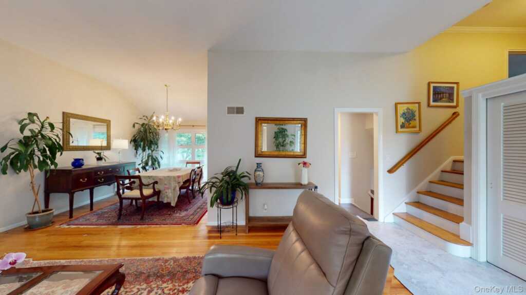 15 Iselin Drive, New Rochelle, NY 10804 - Photo 7 of 36