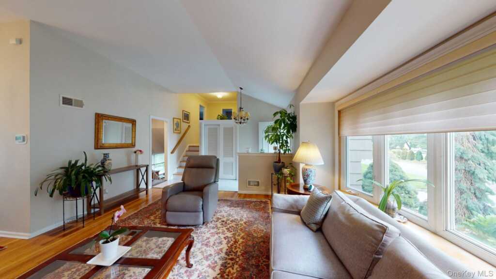 15 Iselin Drive, New Rochelle, NY 10804 - Photo 9 of 36