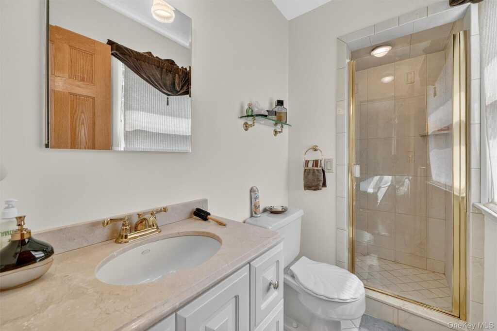 99 Spencer Drive, New Rochelle, NY 10801 - Photo 17 of 38