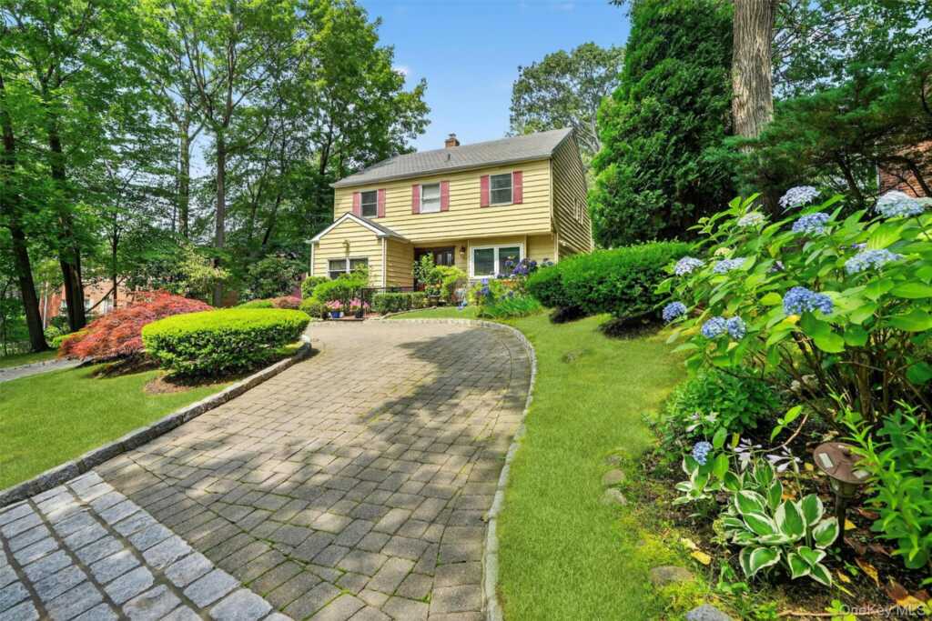 99 Spencer Drive, New Rochelle, NY 10801 - Photo 3 of 38