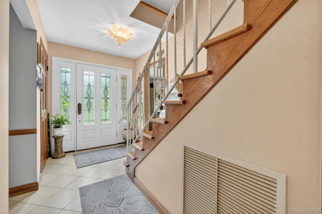 99 Spencer Drive, New Rochelle, NY 10801 - Photo 4 of 38