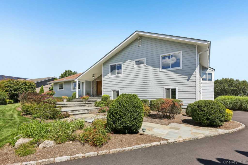17 Magnolia Drive, Rye, NY 10573 - Photo 3 of 45