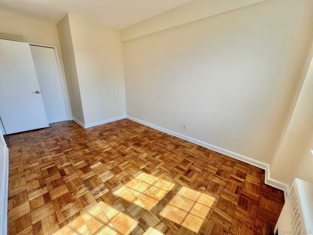210 Pelham Road, Unit #4G, New Rochelle, NY 10805 - Photo 11 of 21