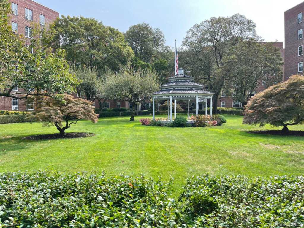 210 Pelham Road, Unit #4G, New Rochelle, NY 10805 - Photo 14 of 21