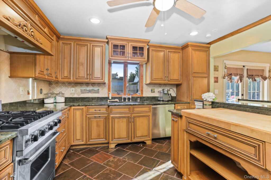 33 Easton Street, Stony Point, NY 10980 - Photo 9 of 41
