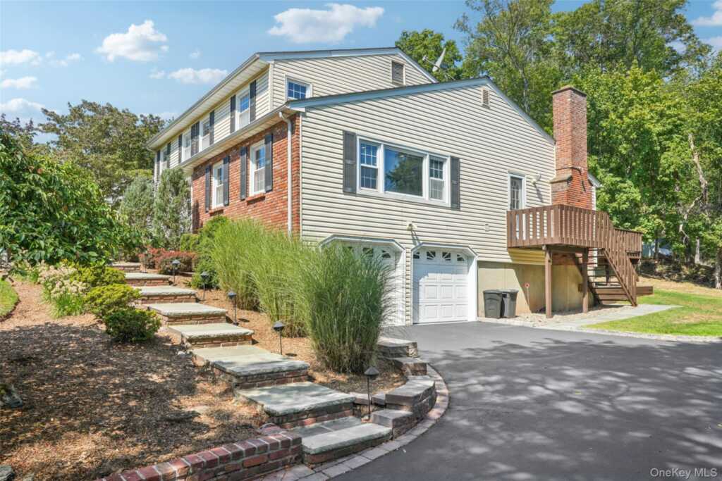 11 Kendall Drive, New City, NY 10956 - Photo 5 of 50