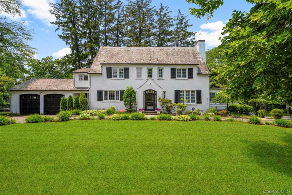 5 Antler Place, New Rochelle, NY 10804 - Photo 2 of 33