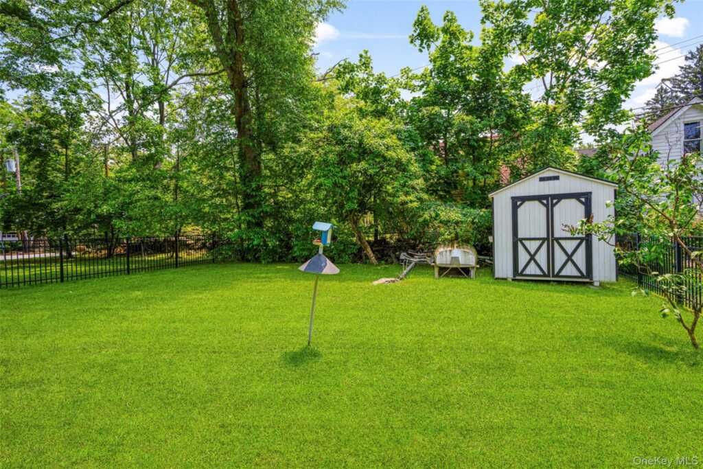 5 Antler Place, New Rochelle, NY 10804 - Photo 29 of 33
