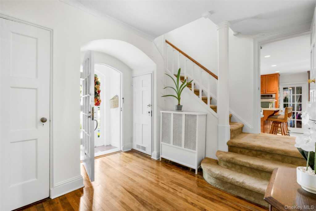 5 Antler Place, New Rochelle, NY 10804 - Photo 5 of 33