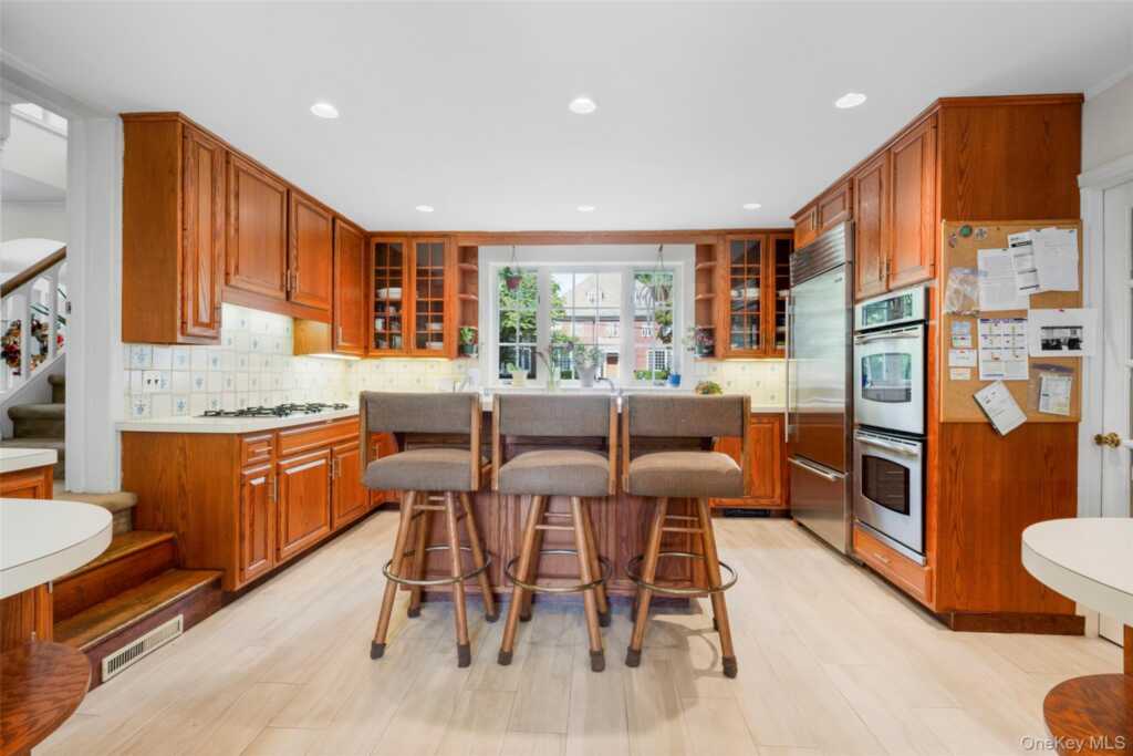 5 Antler Place, New Rochelle, NY 10804 - Photo 8 of 33