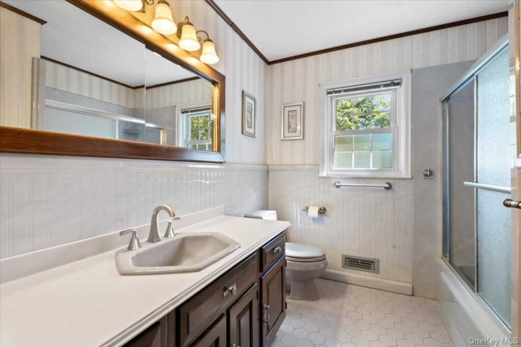 40 Cerreta Lane, New Rochelle, NY 10583 - Photo 12 of 22