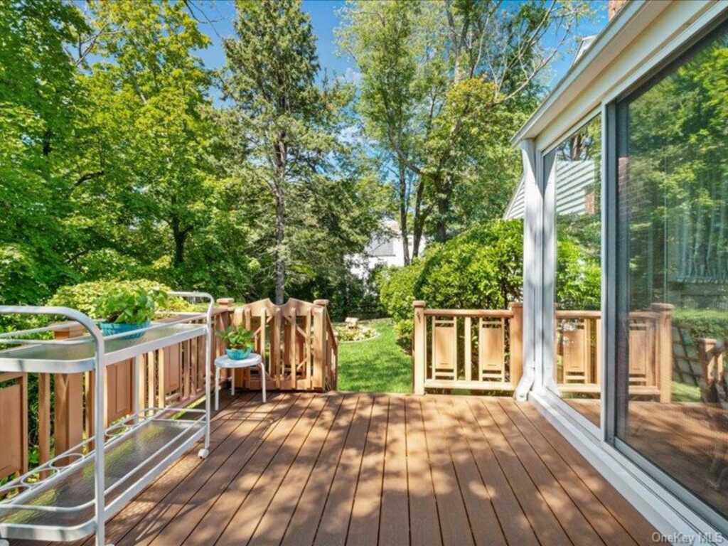40 Cerreta Lane, New Rochelle, NY 10583 - Photo 15 of 22