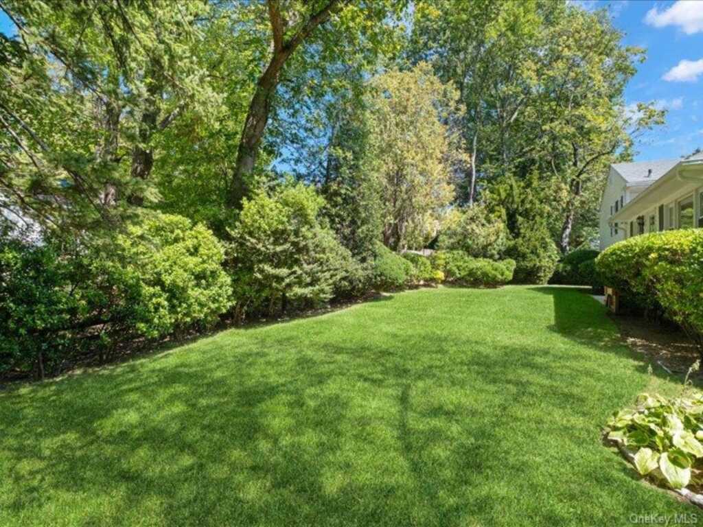 40 Cerreta Lane, New Rochelle, NY 10583 - Photo 18 of 22