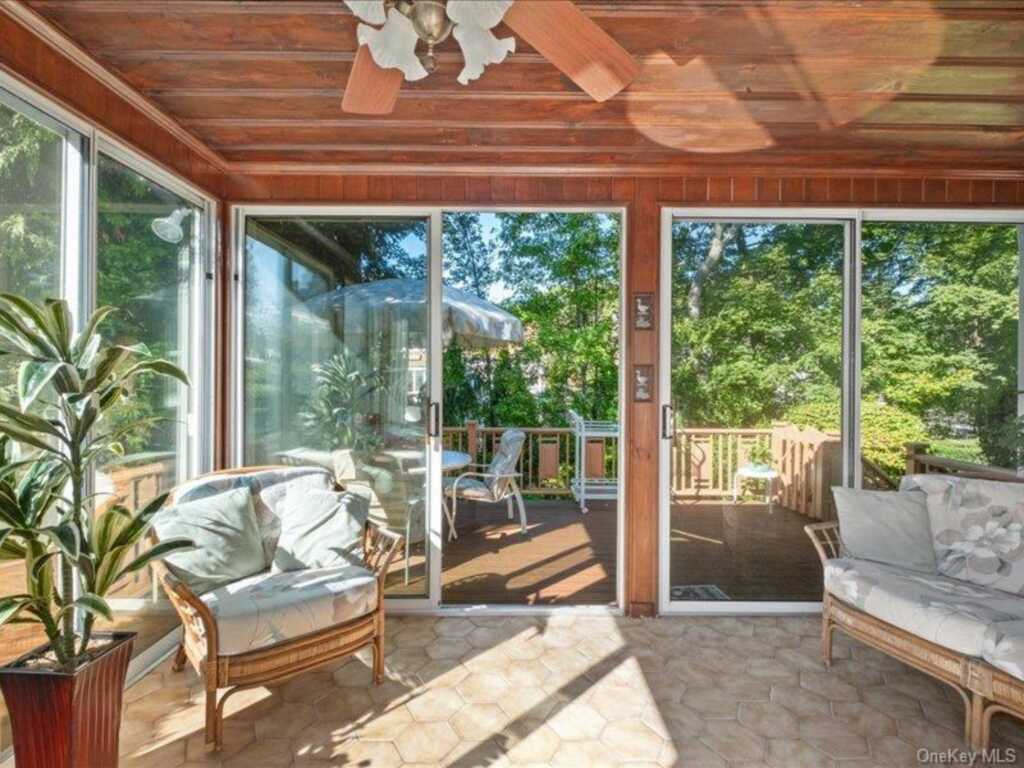 40 Cerreta Lane, New Rochelle, NY 10583 - Photo 3 of 22