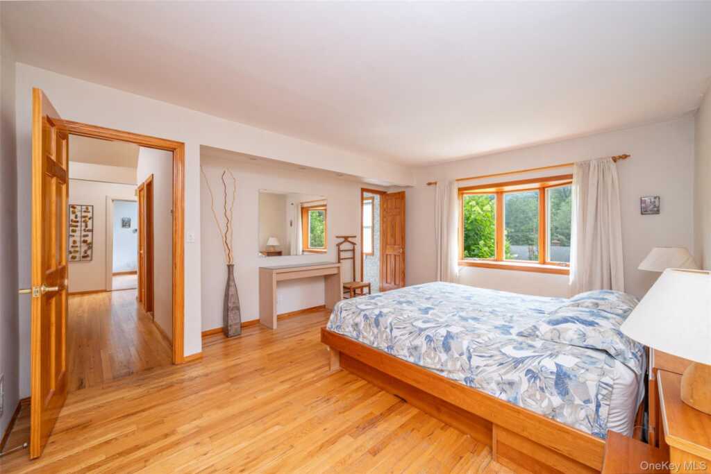 130 Wood Hollow Lane, New Rochelle, NY 10804 - Photo 15 of 42
