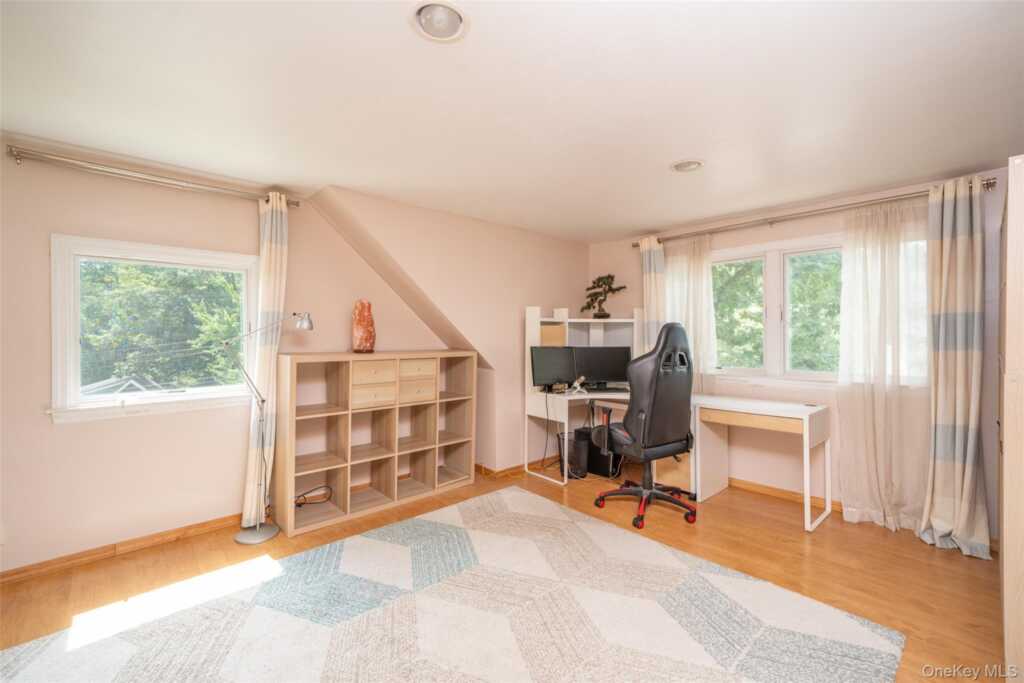 130 Wood Hollow Lane, New Rochelle, NY 10804 - Photo 24 of 42