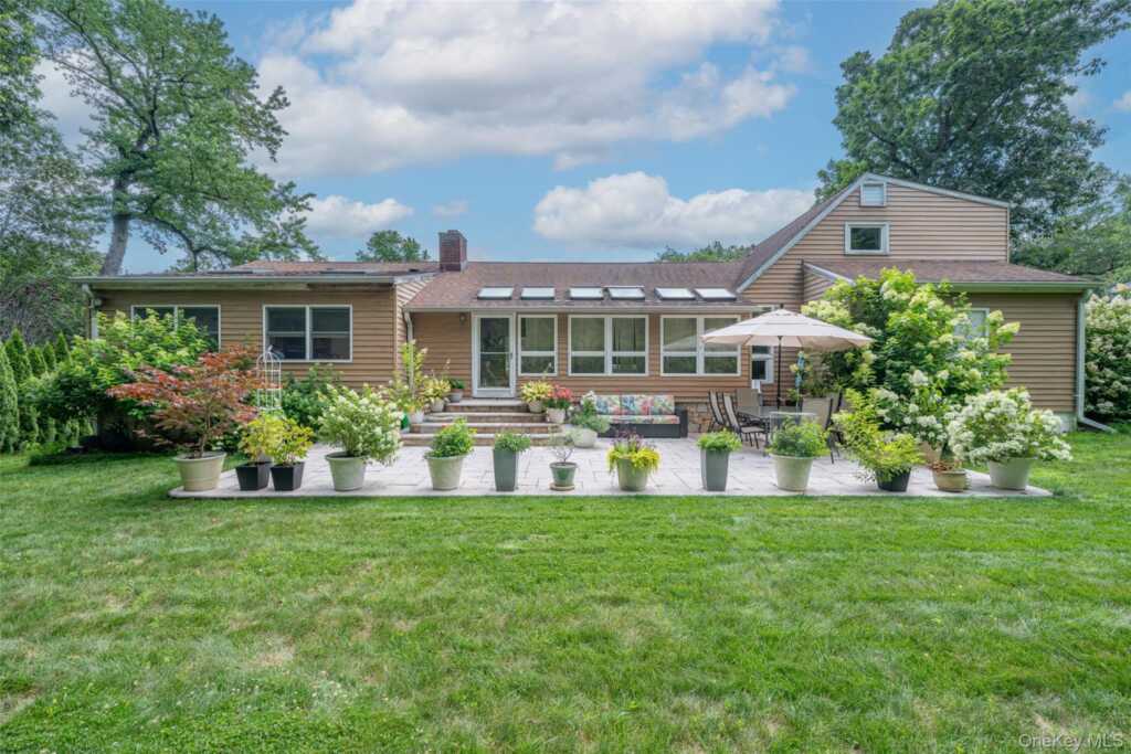 130 Wood Hollow Lane, New Rochelle, NY 10804 - Photo 31 of 42