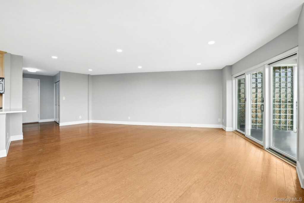 12 Old Mamaroneck Road, Unit #7C, White Plains, NY 10605 - Photo 20 of 46