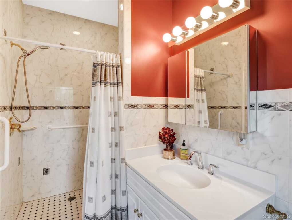 183 New Hempstead Road, New City, NY 10956 - Photo 16 of 44