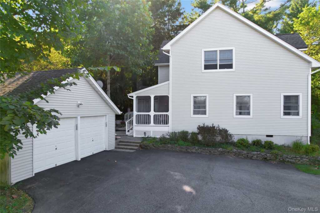 183 New Hempstead Road, New City, NY 10956 - Photo 3 of 44