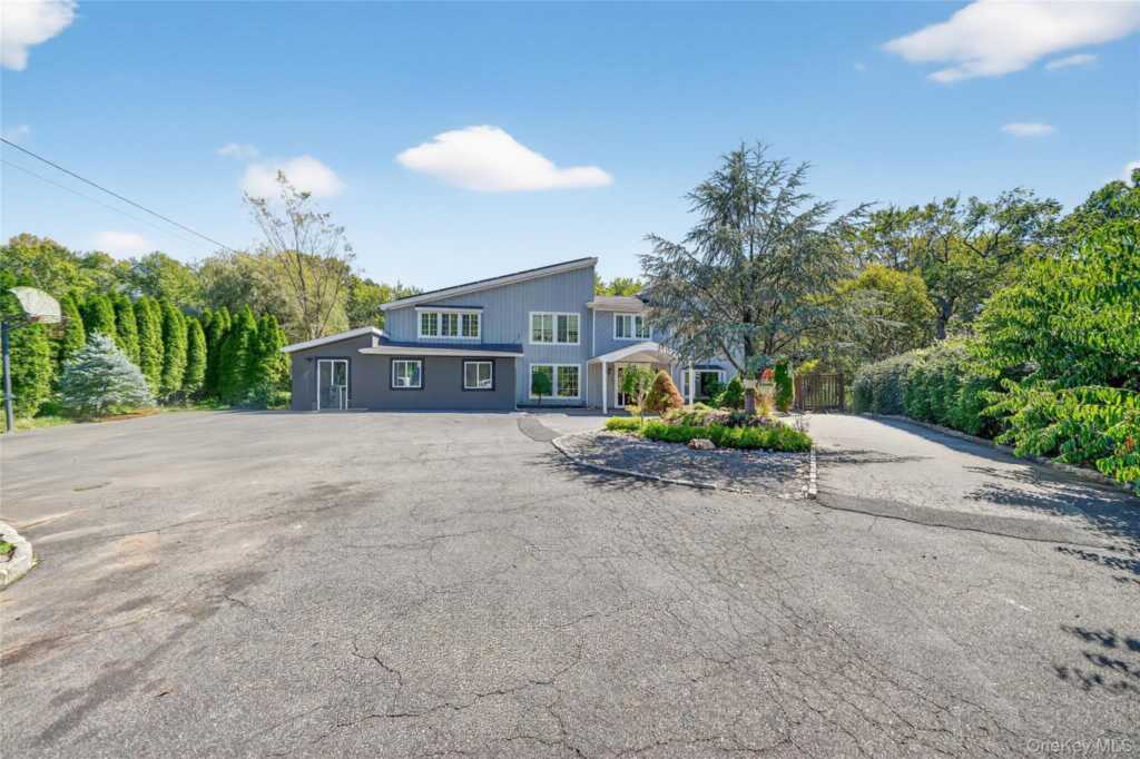 306 Pascack Road, Nanuet, NY 10954 - Photo 2 of 50