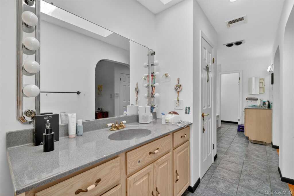 306 Pascack Road, Nanuet, NY 10954 - Photo 33 of 50