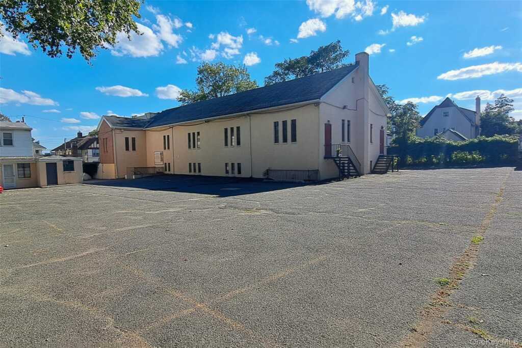 135 Remington Place, New Rochelle, NY 10801 - Photo 4 of 8